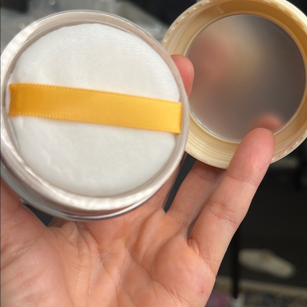 NIB•Beauty For Real Translucent Finishing Powder - Picture 2 of 4